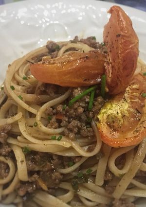 Una foto de Espagueti con Carne &Tomate Confitado #lacocinadegiri #espagueti #tomate