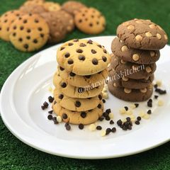 A picture of Chocolate chips cookies.