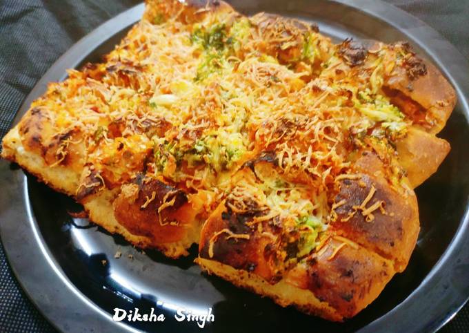 Stuffed Schezwan Cheesy Pav