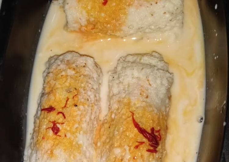 Simple Way to Prepare Yummy Mawa bread roll with creamy twist