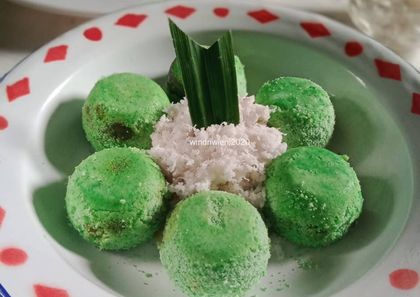Bagaimana Membuat Kue Putu (Tanpa Cetakan Bambu) Anti Gagal
