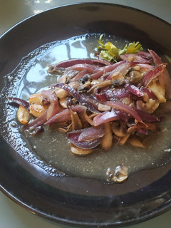 Una foto de Merluza encebollada al horno