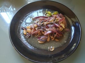 Foto principal de Merluza encebollada al horno