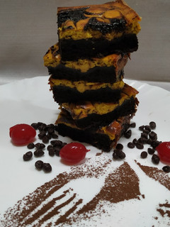 एगलेस पम्पकिन चीझकेक फजी ब्राउनी (egg less pumpkin cheesecake Fuji brownie recipe in marathi) रेसिपी चे मुख्य फोटो