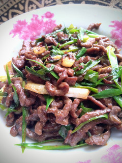 蔥爆牛肉絲(低醣生酮餐)(家常菜)(清冰箱料理)(一鍋到底之簡單/快速料理) 的食譜成品照片