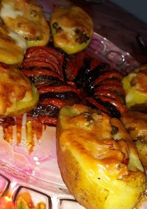 صورة لوصفة قوارب بطاطا بالخضار مع حلقات الباذنجان باللحمه