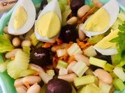 Una foto de ensalada de apio