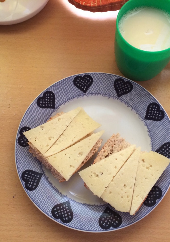 Una foto de Pan de soja con queso curado + leche de arroz y coco