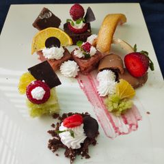 A picture of Cake de plate             (messy themed platter).