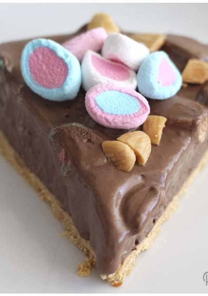 Una foto de Tarta helada de chocolate con nubes