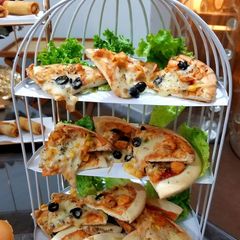 A picture of Pita pizza.