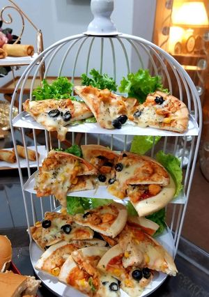 A picture of Pita pizza.