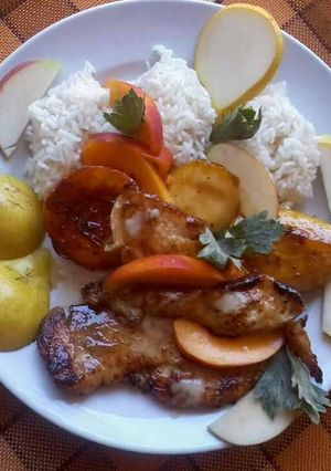 Mézes mustáros csirkemell, karamelizalt gyümölcsökkel, rizzsel recept fotója