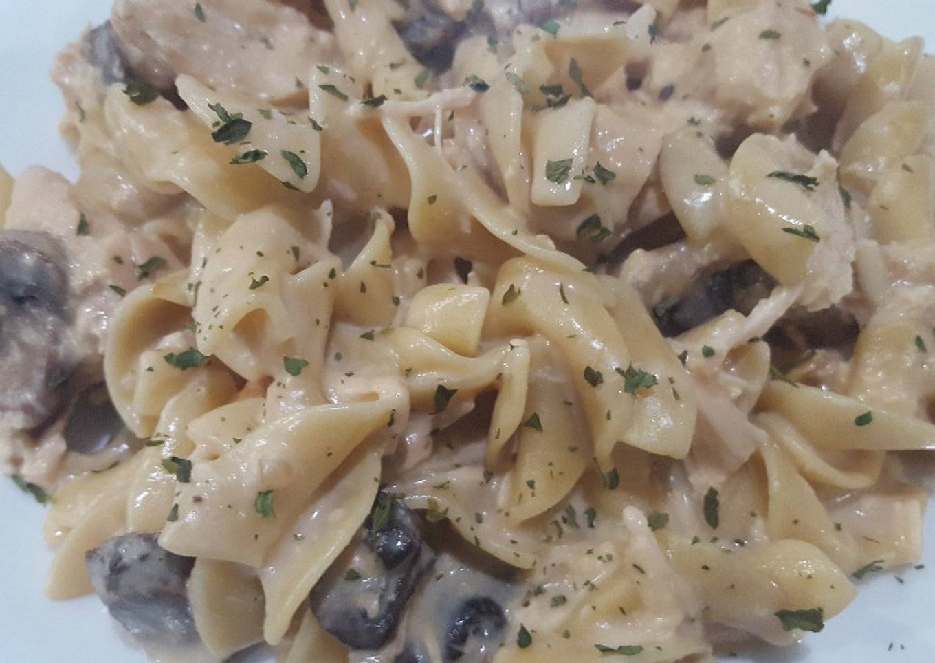 Slow cooker chicken & mushroom stroganoff