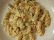 Gambar pasta fusilli carbonara