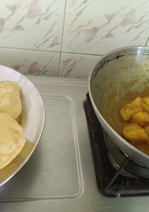 লুচি আর আলুর দম রেসিপির প্রধান ছবি