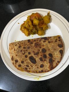 बिना प्याज़ लहसुन के आलू परवल की सब्ज़ी रेसिपी मुख्य फोटो