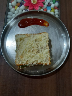 વેજ સેન્ડવીચ(Veg Sandwich recipe in Gujarati) રેસીપી મુખ્ય ફોટો