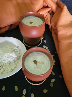 इंस्टेंट ठंडाई प्रेमिक्ष मिल्क (instant thandai premix milk recipe in Hindi) रेसिपी मुख्य फोटो