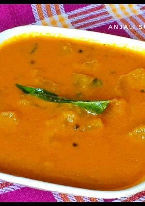 A picture of Amlechi Uddamethi Raw Mango curry.