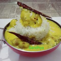 A picture of Kadhi chawal.