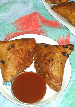 A picture of Leftover chapati samosa.