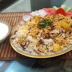 A picture of Masoor aur qeema ka pulao.