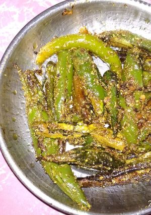 A picture of Fried mirchi achar.