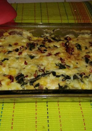 A picture of Spinach corn backed in white cheesey sauce...
