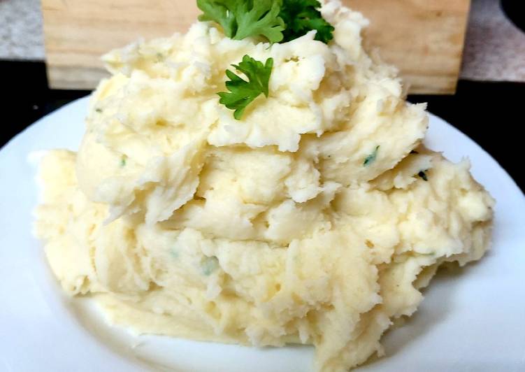 How to Prepare Perfect My Garlic and herb Mashed Potato 😘