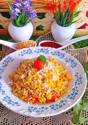 आलू और नारियल पोहा(ALOO AUR NARIYAL POHA RECIPE IN HINDI) रेसिपी मुख्य फोटो