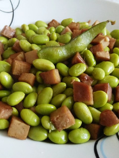 Una foto de Edamame Salteado con seitán