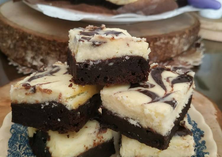 Cara Gampang Menyiapkan Brownies Cheesecake yang Bikin Ngiler