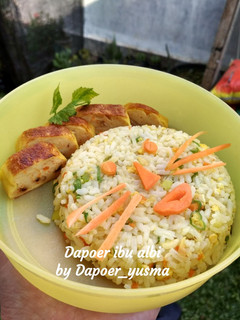Foto resep Bekal anak (nasi goreng sayur + rolade ayam wortel)