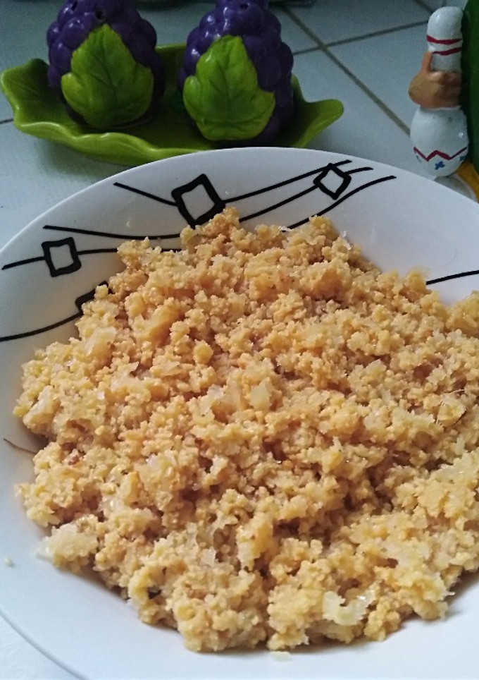 Una foto de Dulce de leche cortada con coco