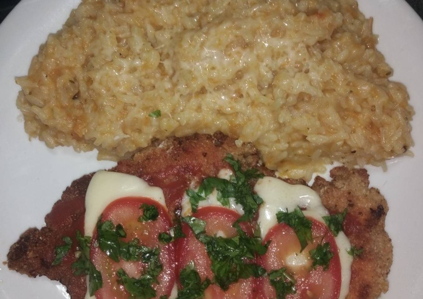 Milanesa de pollo Napolitana con arroz con calabaza