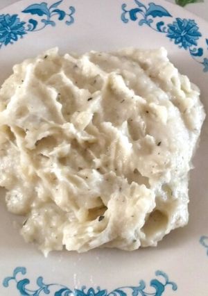 Una foto de Puré de papas con ajo y orégano