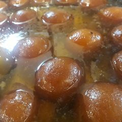 A picture of Gulab jamun.