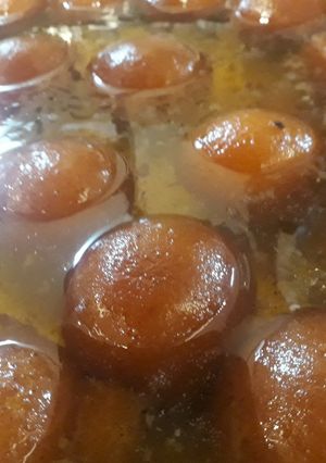 A picture of Gulab jamun.