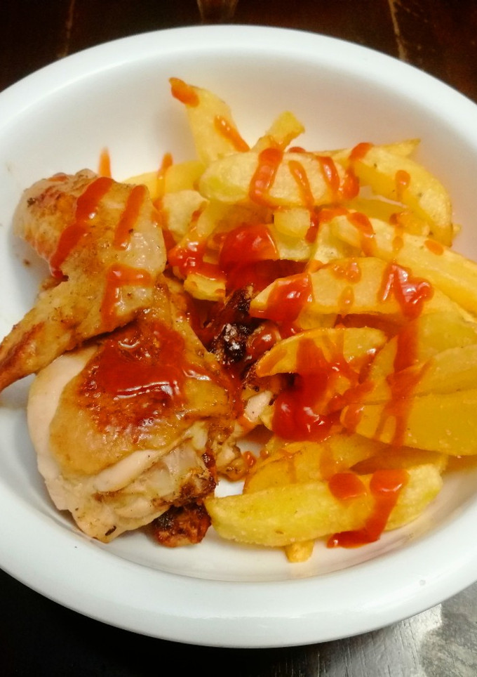 Una foto de Papas Fritas Inglesas con Pollo Frito