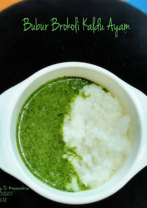 Foto resep Bubur Brokoli Kaldu Ayam (mpasi 8+)