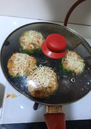 સ્ટફ કેપ્સીકમ (Stuffed Capsicum Recipe in Gujarati) રેસીપી મુખ્ય ફોટો