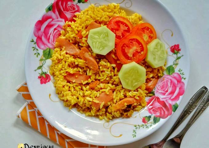 Cara Membuat Nasi Goreng Kunyit Sosis Rumahan