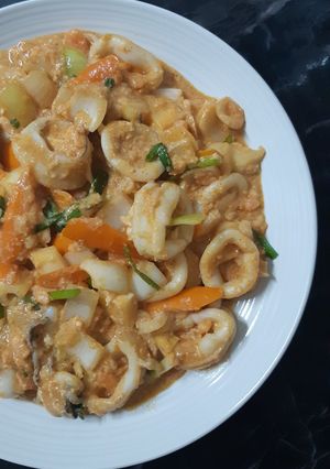 รูปของ "หมึกผัดไข่เค็ม"🦑🥚Stir Fried Squid with Salted Duck Eggs
