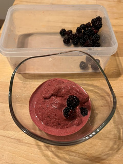 Una foto de Helado de moras