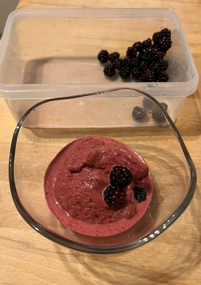 Una foto de Helado de moras