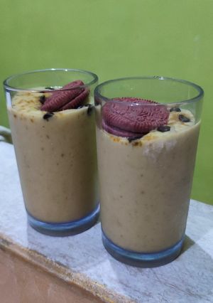 Foto resep Jus alpukat topping Oreo red velvet