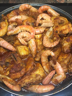 Una foto de Pollo con gambas (mar y montaña)