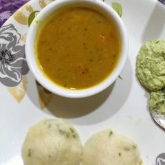 A picture of Suji ki idli.