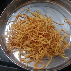 A picture of Red colour ganthiya.